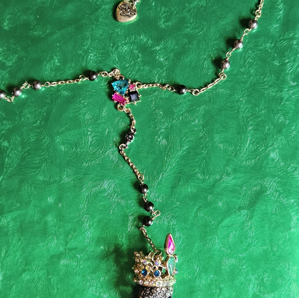 💀📿Betsey ROSARY style Unique Marcasite-Colored Stone Skull Necklace - NWOT📿💀 - Picture 10 of 14